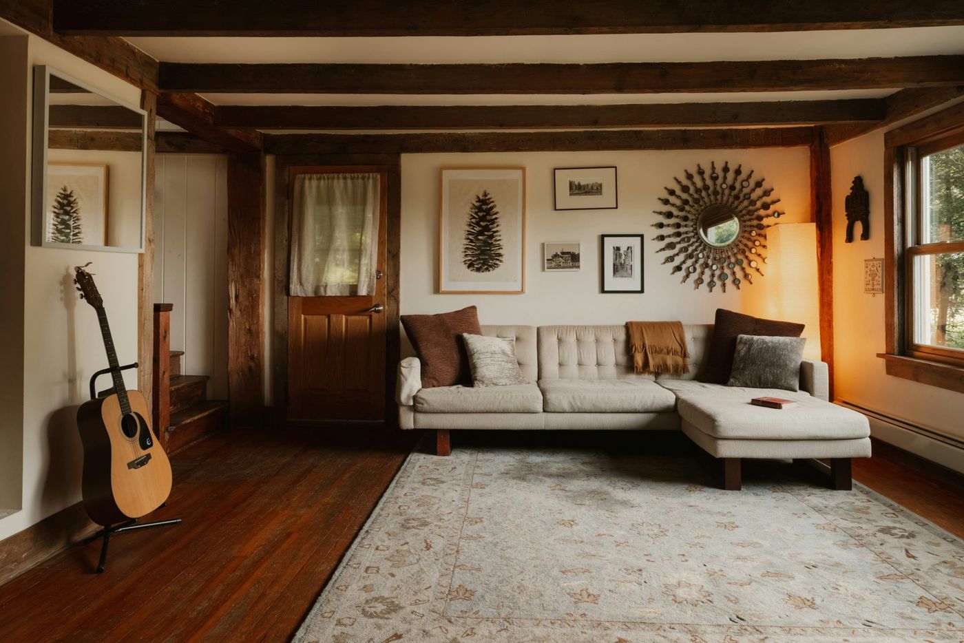 Cozy Living Room 1/2 (IG: @clay.banks)