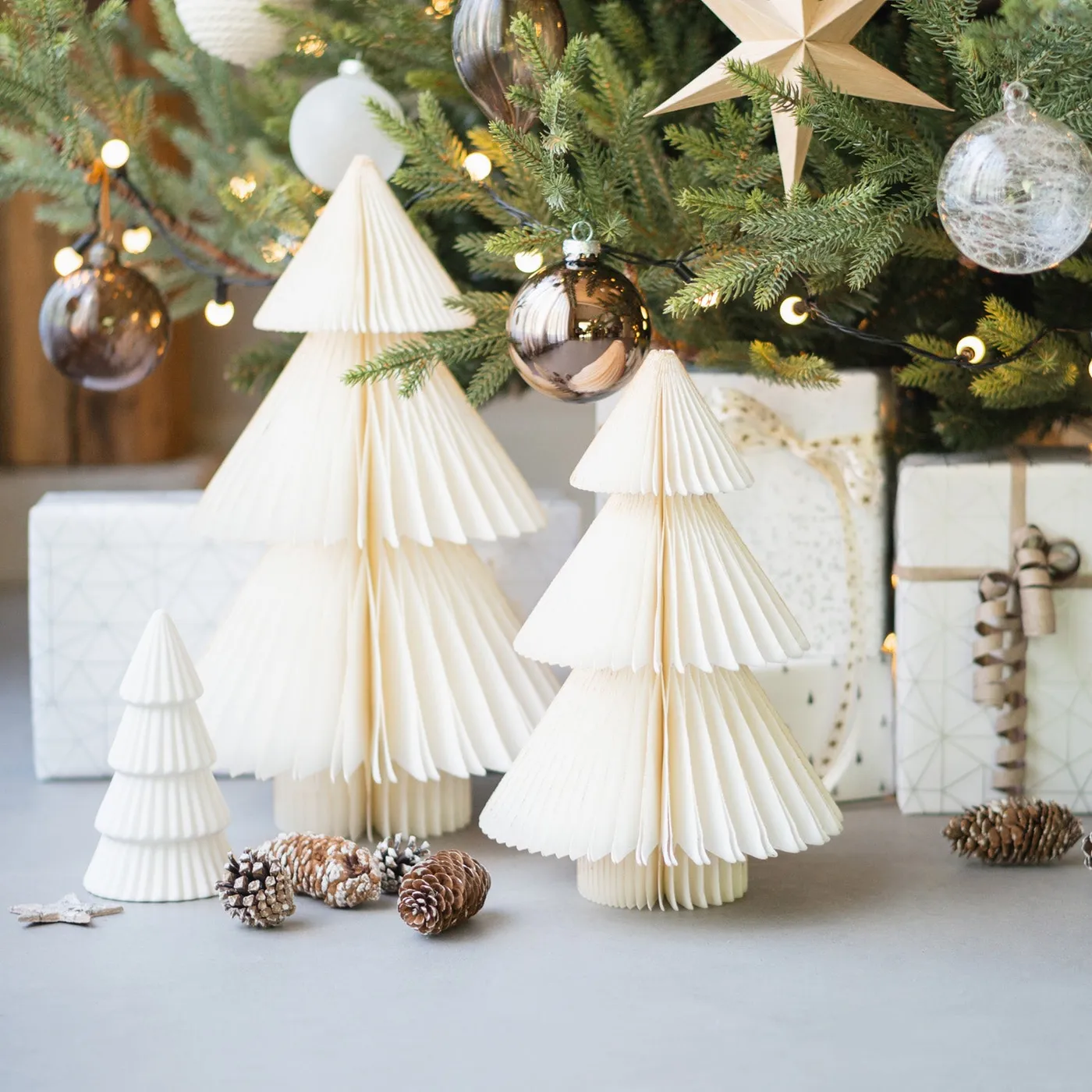 Cream paper Christmas tree 40 cm | It's all about Christmas
