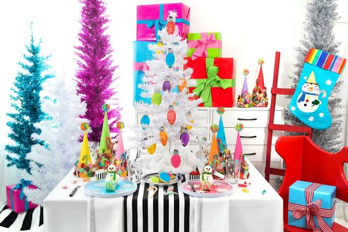 Create a Candy-Themed Christmas Table for Kids | HGTV