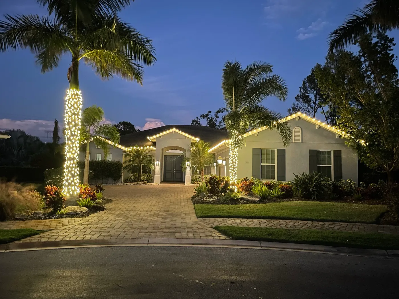 Custom Home Outdoor Lighting Sarasota, FL | Exterior Lighting — Sarasota Holiday Lighting