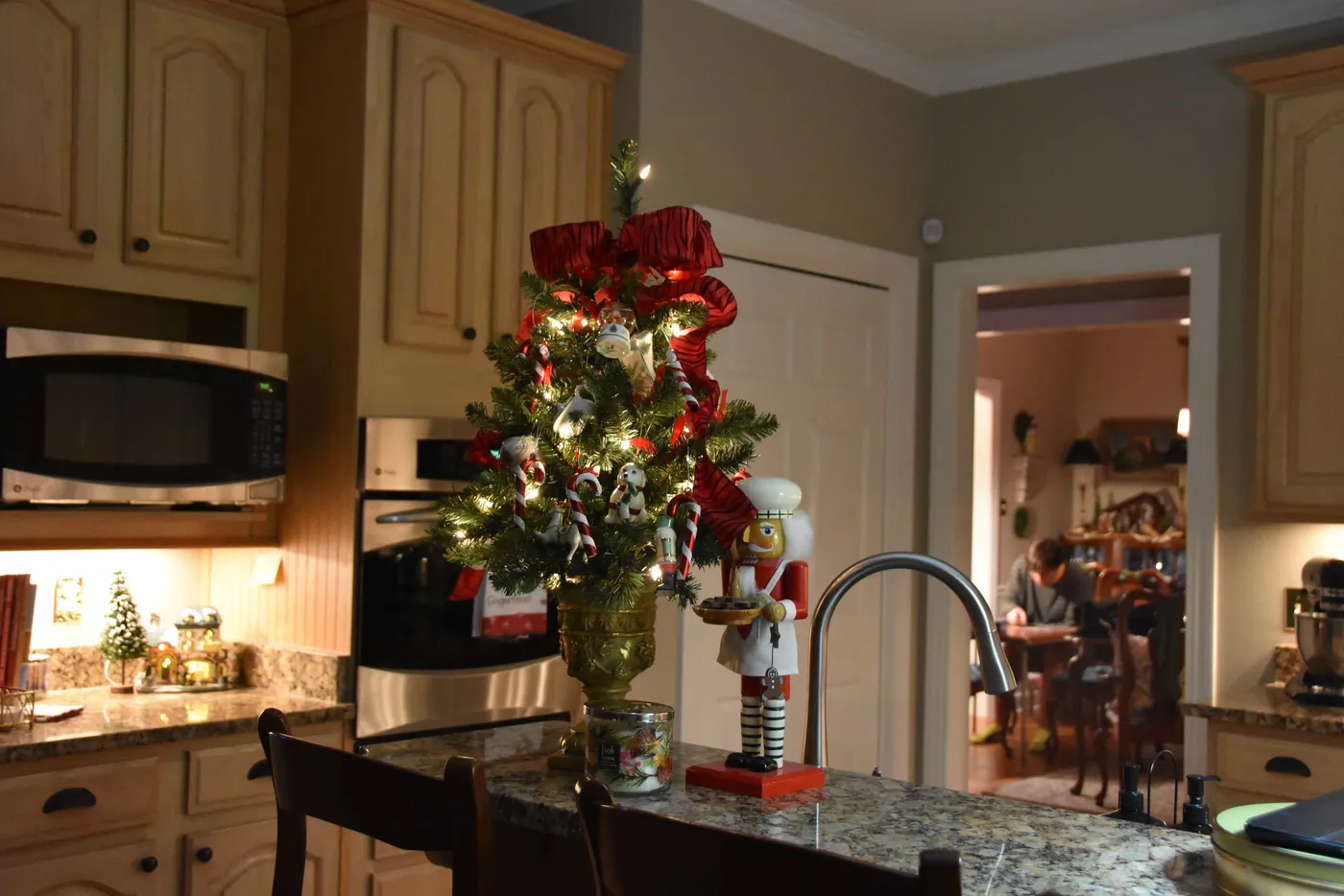 Daily Delight {Mother's Christmas Home Tour} – Dixie Delights