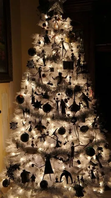 Dark Gothic Christmas Ideas for Fearless Fans of Black Holiday Decorations