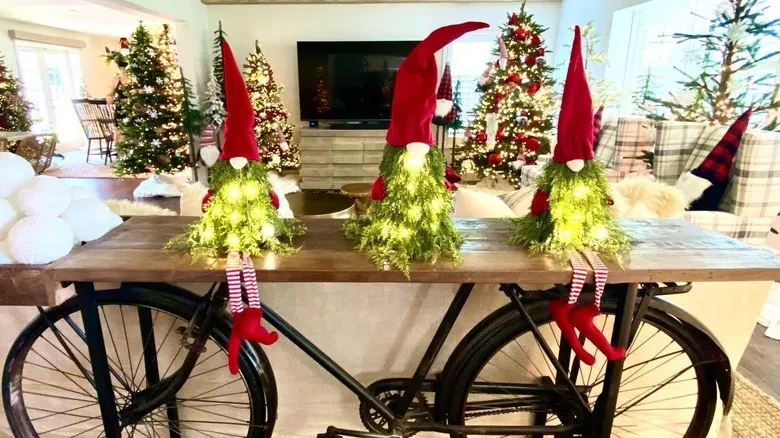 David Bromstad's Over-The-Top Christmas Decor Proves Home Design Has No  Boundaries