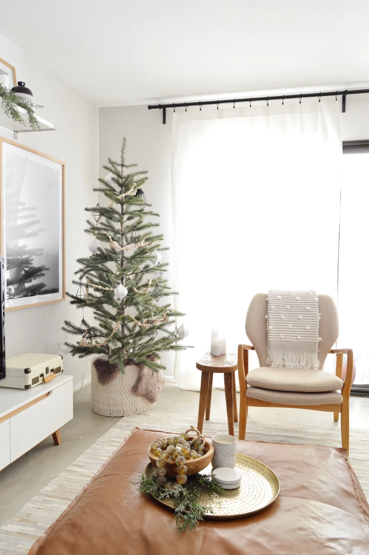Decking the halls {our simple Christmas decor}