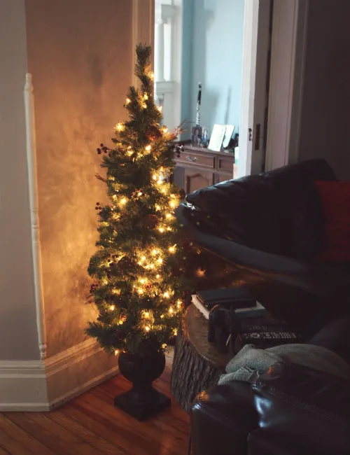 Decorating for the Holidays | 17 Apart
