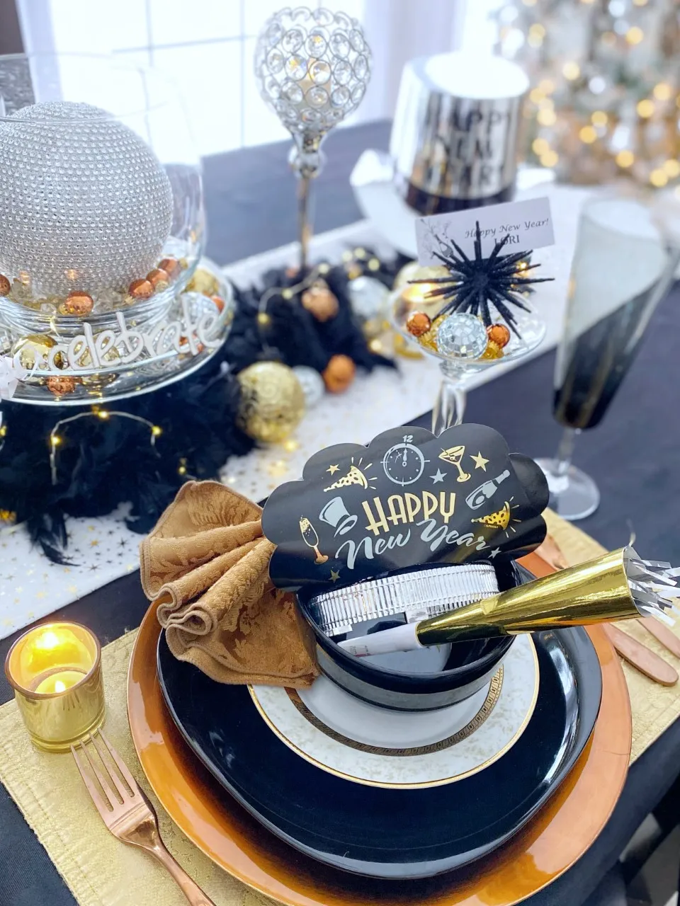 Dining Delight: New Year's Eve Tablescape with Mixed Metals