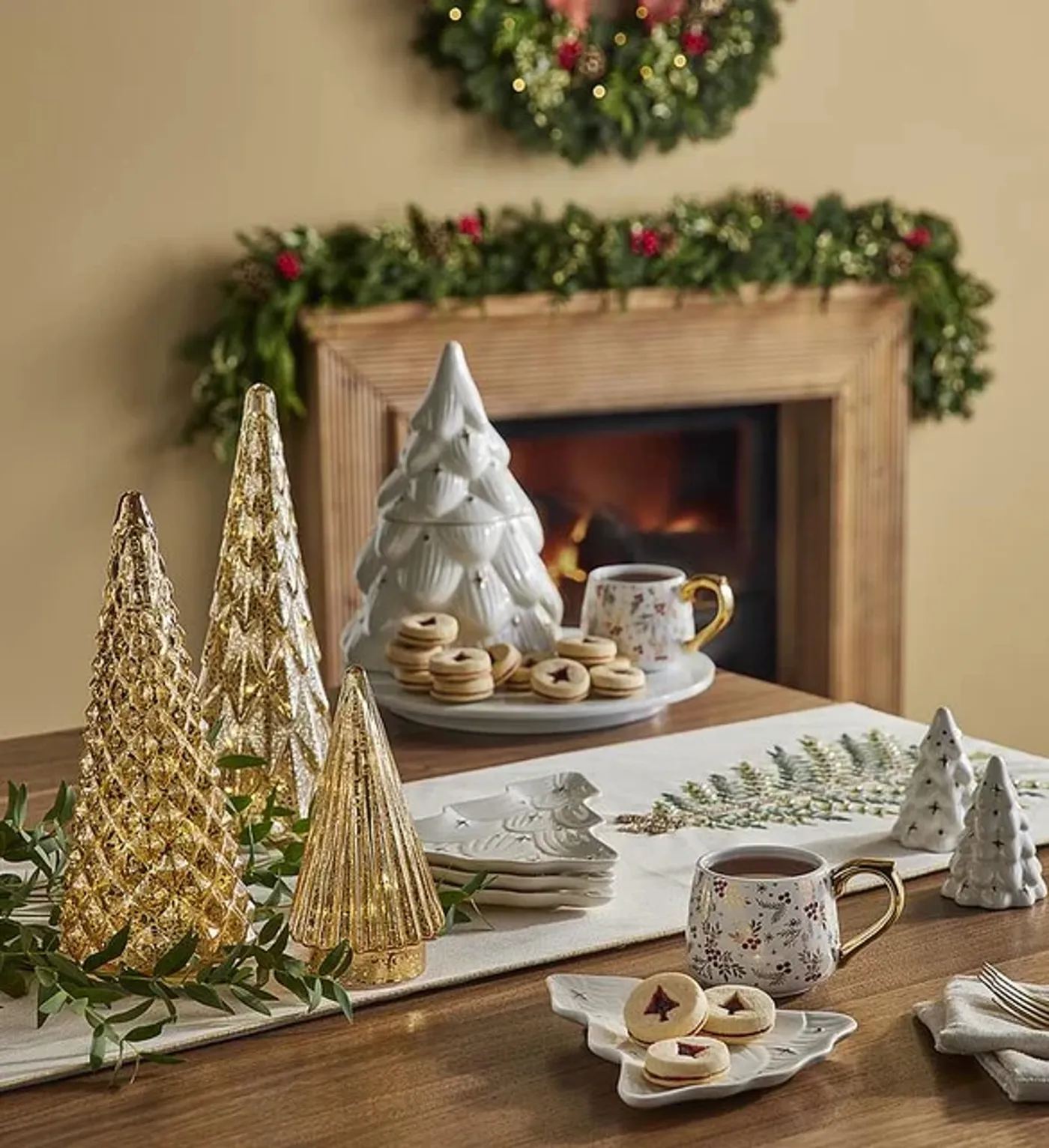 Dining Table Christmas Tree Centerpiece Christmas Centerpieces: Festive  Ideas For Your Holiday Table Pink Christmas Table