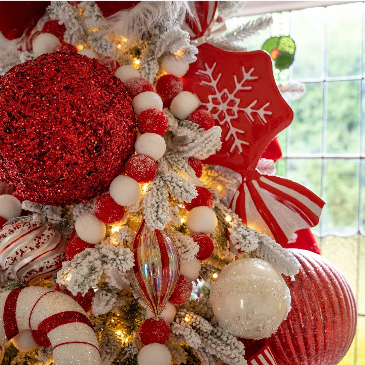 Discover Peppermint Wonderland – Wholesale Seasonal Décor – Theatre Seasonal Decor