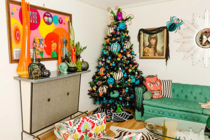 Disney Haunted Mansion Halloween Decorating Tips | Apartment Therapy