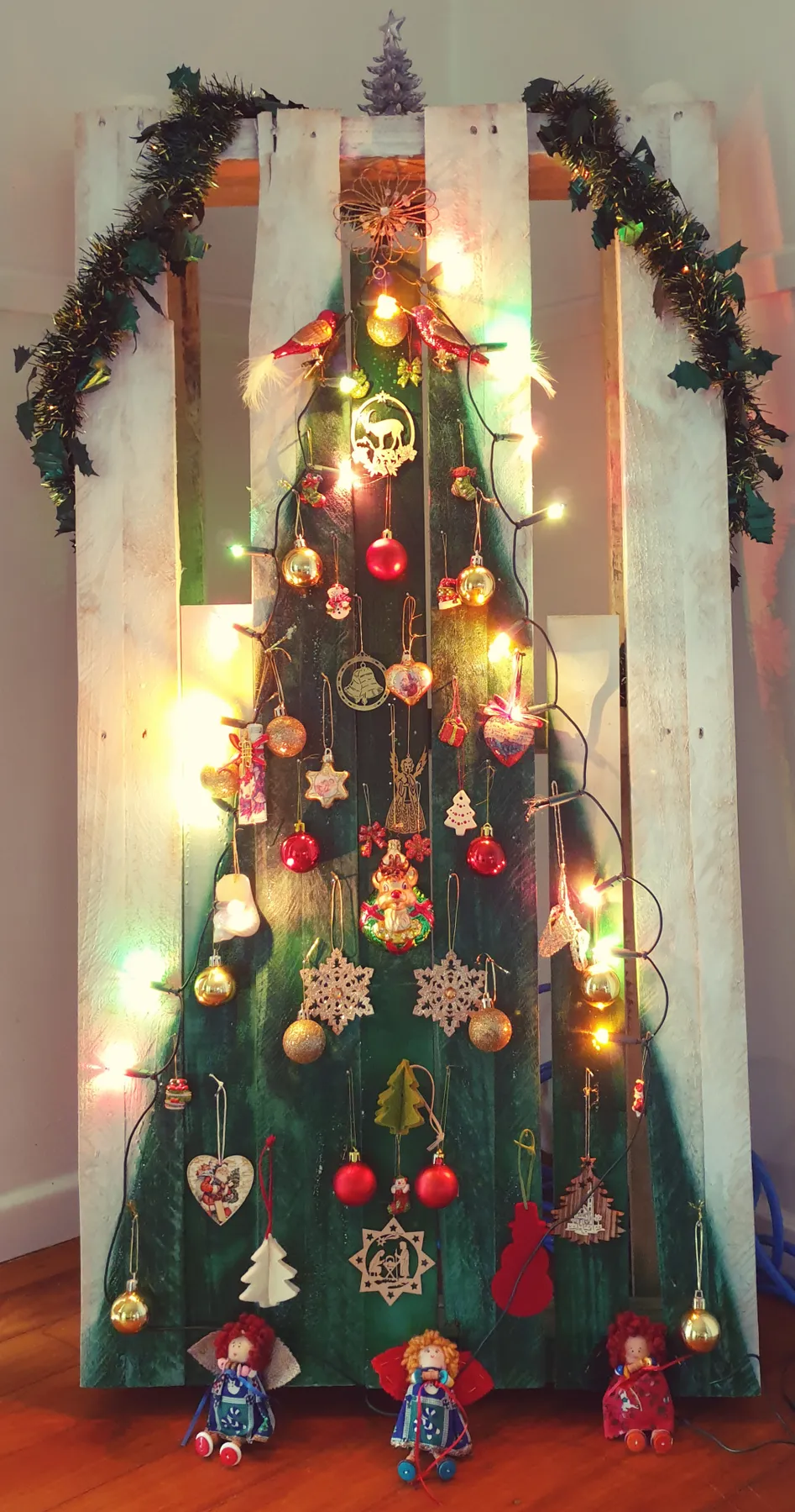 DIY Pallet Christmas Tree – Sustainability Queen