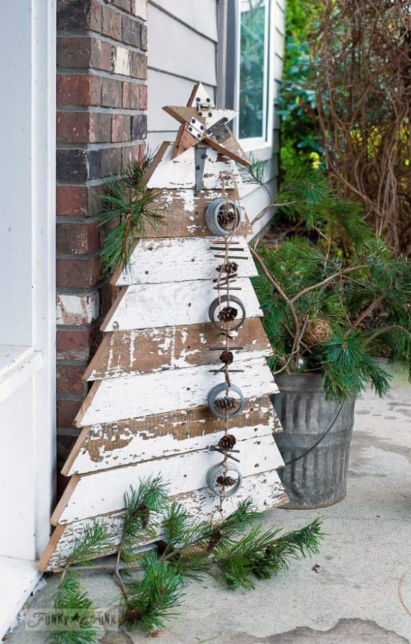 DIY Rustic Christmas Decorations You Are Going to Love • The Budget  Decorator