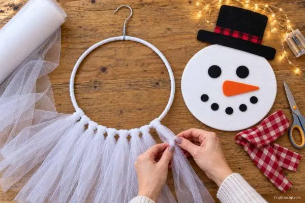 DIY Scrap Fabric Christmas Wreath – Home and Garden