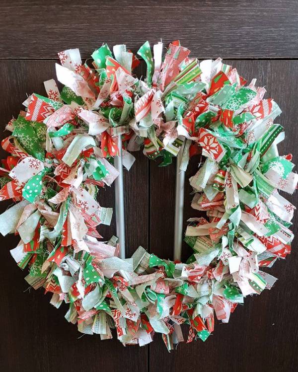 DIY Scrap Fabric Christmas Wreath – Home and Garden