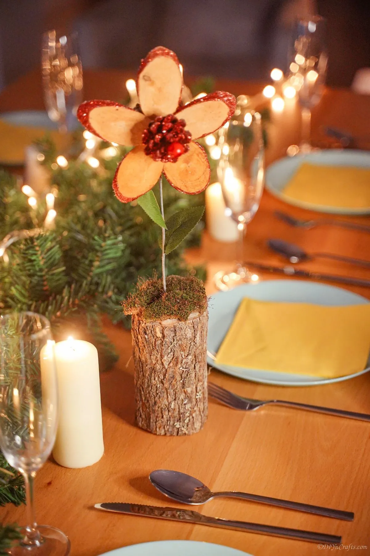 DIY Wood Slice Christmas Flower - DIY & Crafts