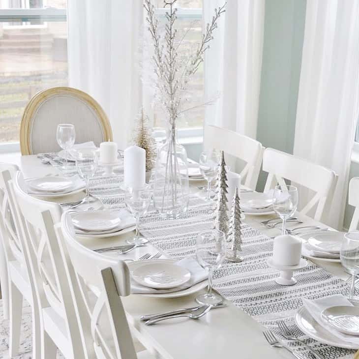Easy Christmas Table Decorations and Settings for Holiday Cheer - Farmhousehub