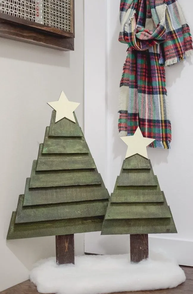 Easy DIY Crafts: Wooden Christmas Tree