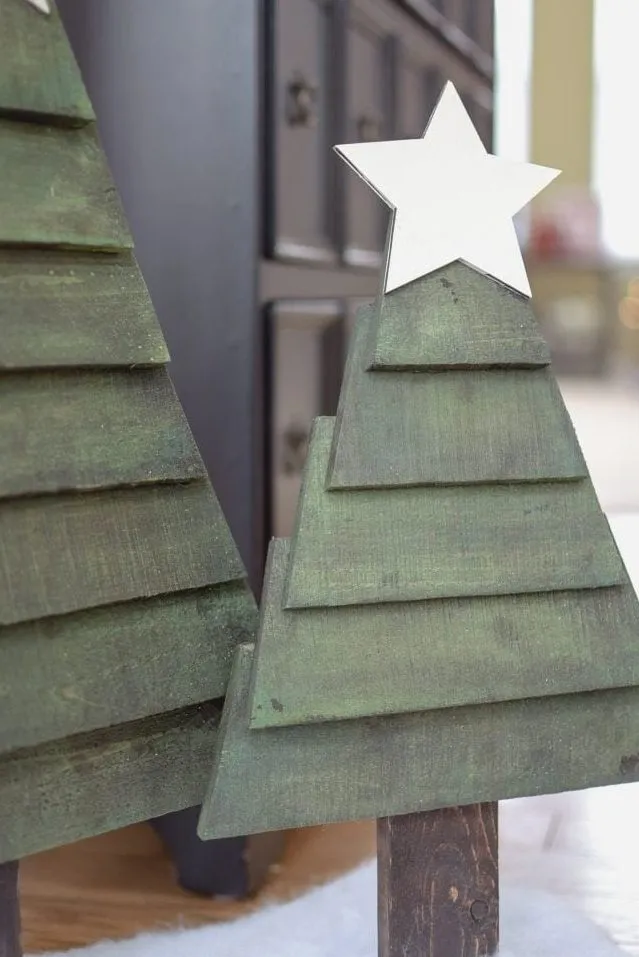 Easy DIY Crafts: Wooden Christmas Tree – Easy DIY Crafts