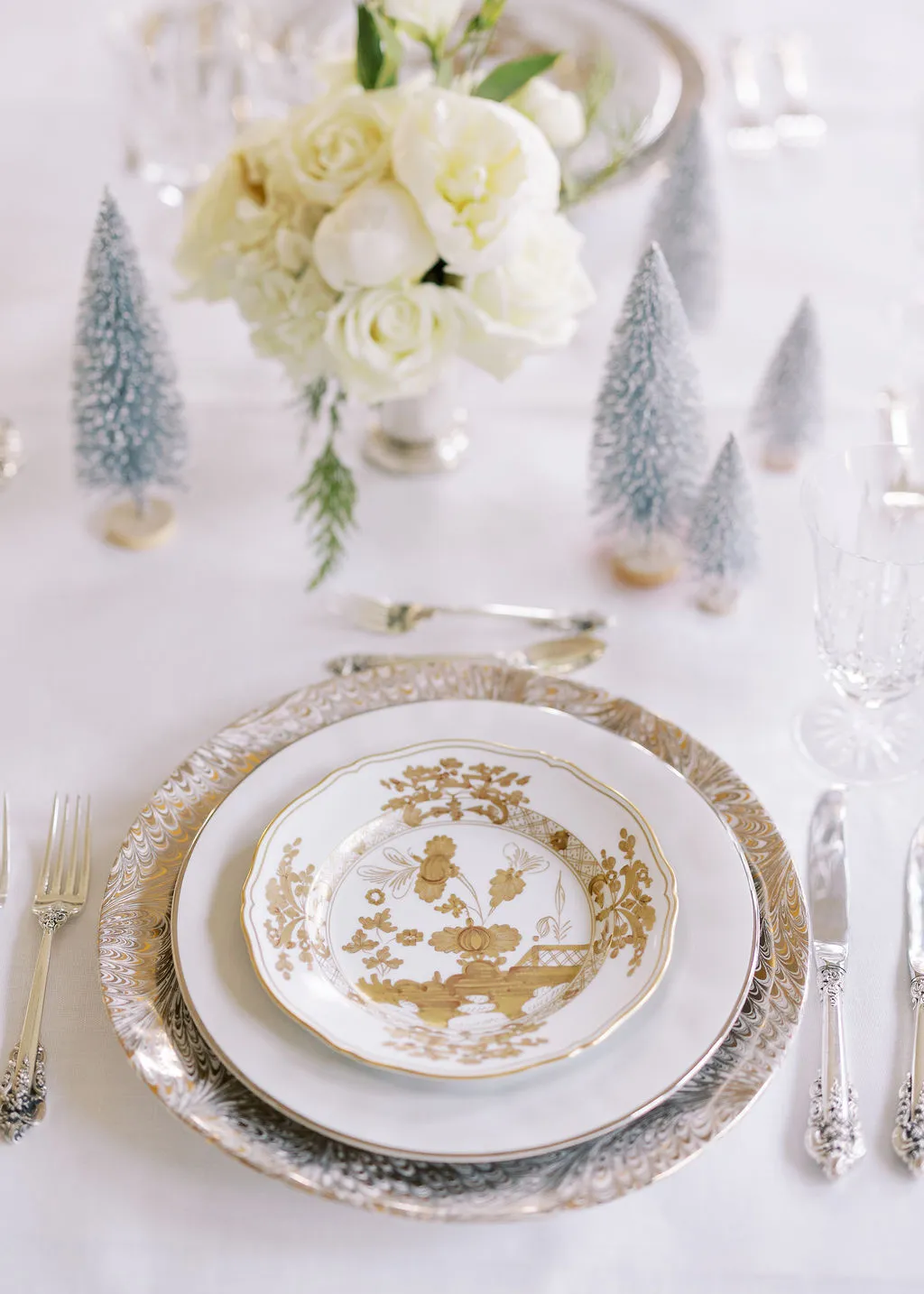 Elegant Christmas Tablescape – Alicia Wood Lifestyle