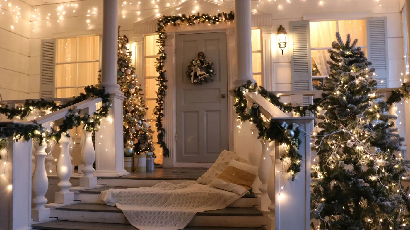 Elegant Outdoor Christmas Lights For House How To Hang Christmas Lights Outdoors Like The Professionals
