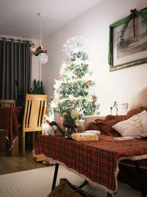 Festive Christmas Tree in Cozy Living Room · Free Stock Photo