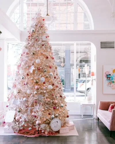 Festive Virginia Hotels to Visit During the Holiday Season