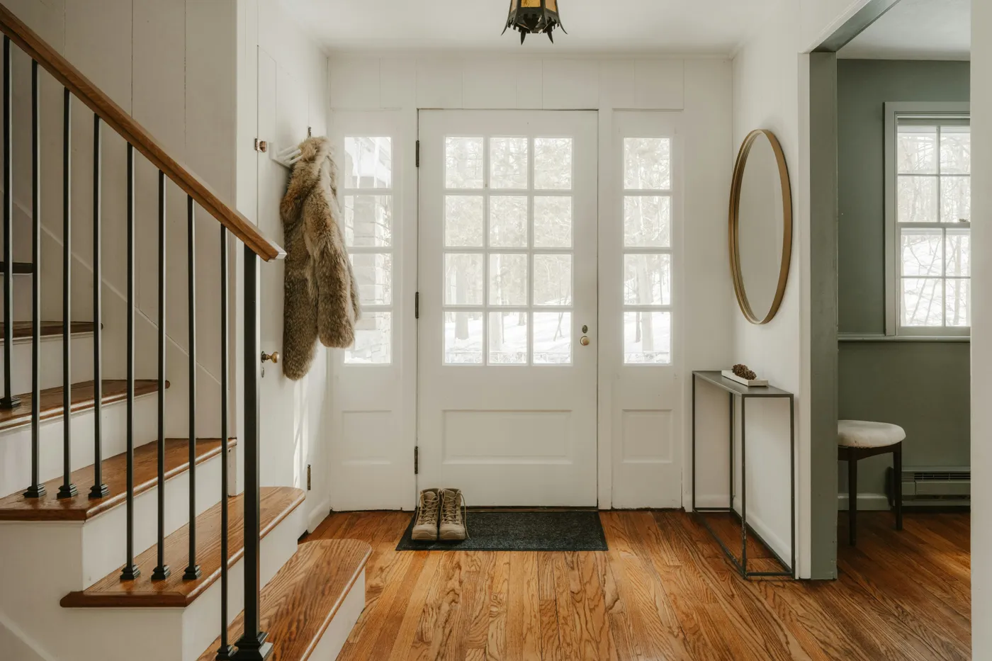 Foyer (IG: @clay.banks)