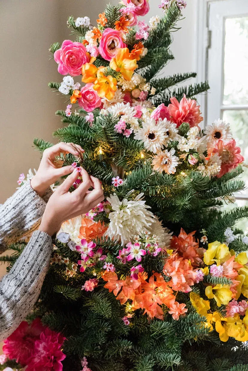 Fresh Design Ideas: Try Roses on Christmas Tree! - Your Coffee Break