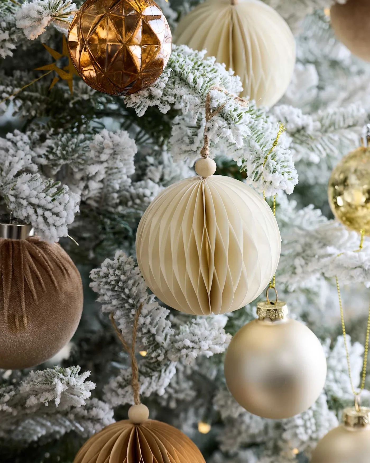Frosted Fraser Fir Artificial Christmas Tree: Lit