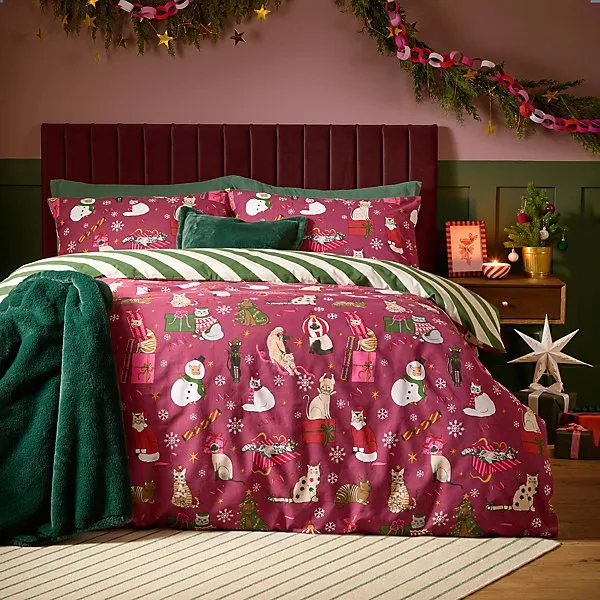 Furn Feline Festive Reversible Christmas Duvet Cover Set, Purrgundy, Single