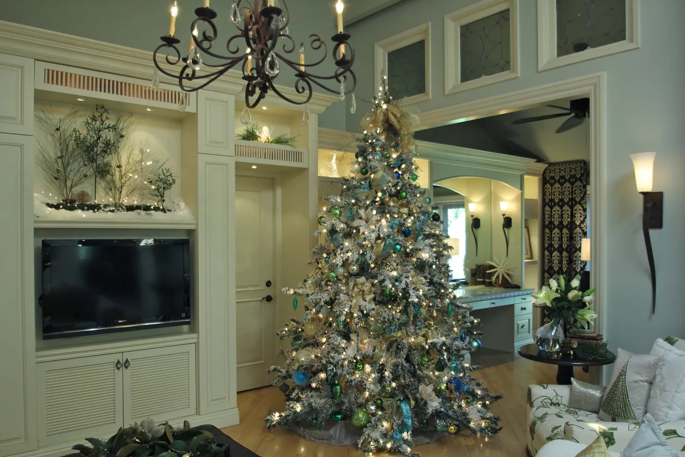Glamorous and Chic Christmas Tree Decoration Ideas – A Must-Read Guide - Your Coffee Break