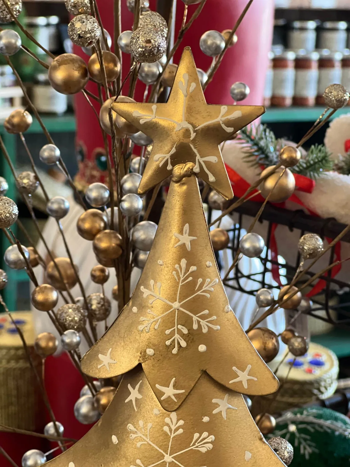 Gold Metal Christmas Trees White Christmas Tree With Gold Glitter Showpiece