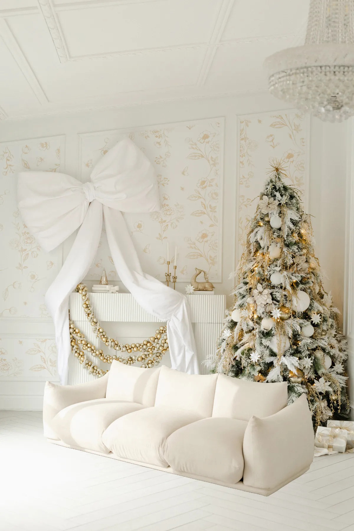 Golden Noel – White Loft – Holidays 2025 - Mint Room Studios
