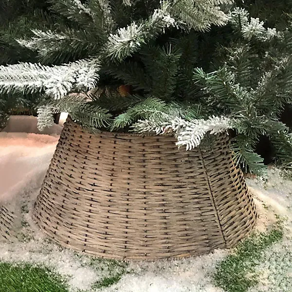 Hand Finished Christmas Tree Skirt - Traditional Rustic Rattan Wicker  Basket Trunk Surround