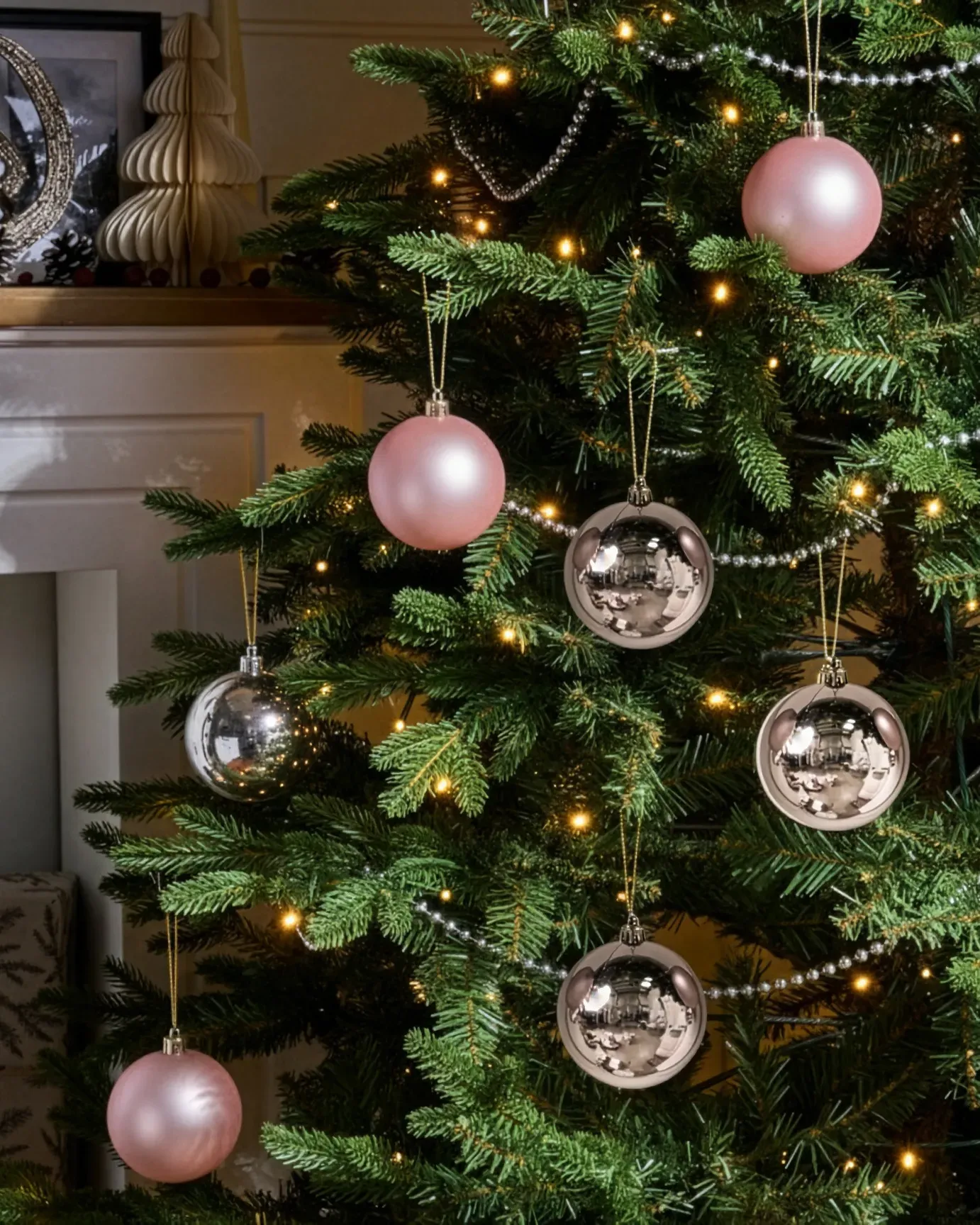 Handmade Christmas Medallions: A Touch of Stained-Glass Magic
