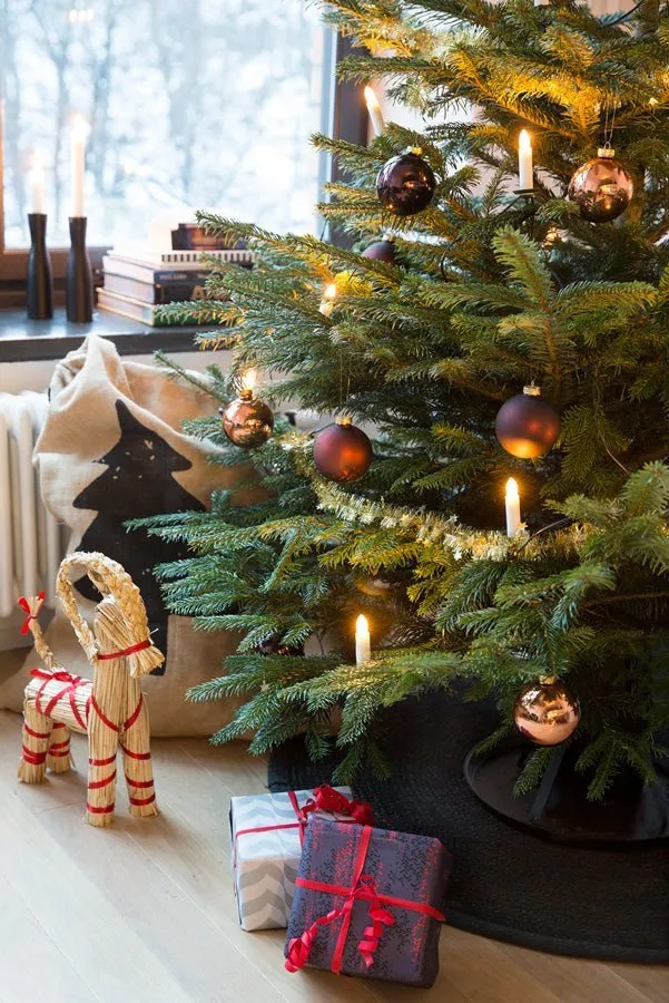 Handmade round Christmas tree carpet in jute - Black Color