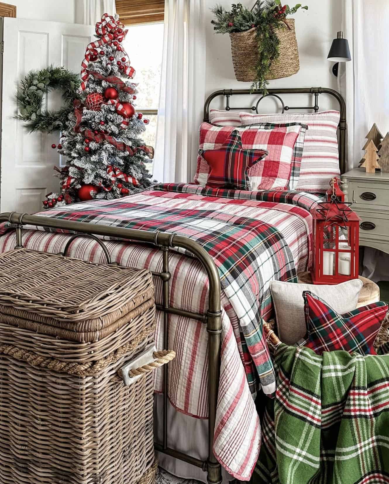 Headboard Christmas Refined Decor & 34 Cozy Bedroom Personalized Ideas