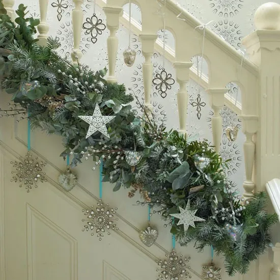 Holiday Banister Decorating Ideas