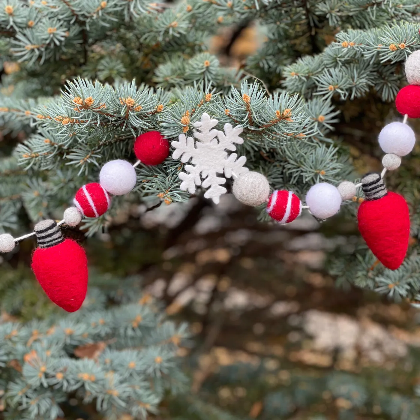Holiday Lights Wool Garland Red