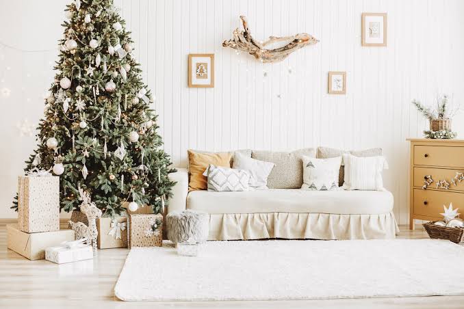 Holiday Staging Tips for a Successful Home Sale in 2025
