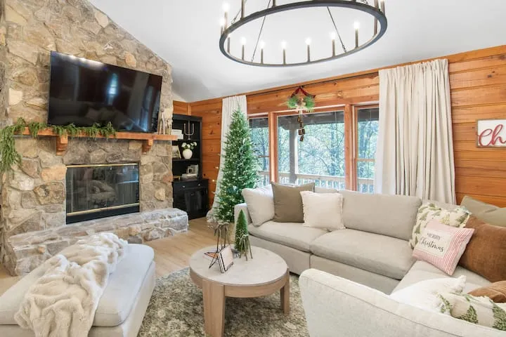 Holidays at Wild & Blue | Game Room | 8 Guests - Houses for Rent in White Bluff, Tennessee, United States - Airbnb