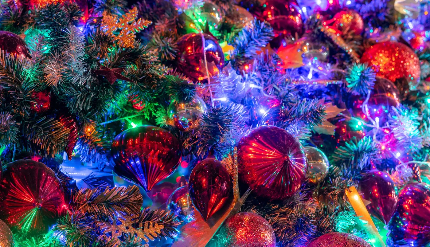 How Many Lights for Your Christmas Tree? A Festive Guide to Brightening the Season - ForYou.ie