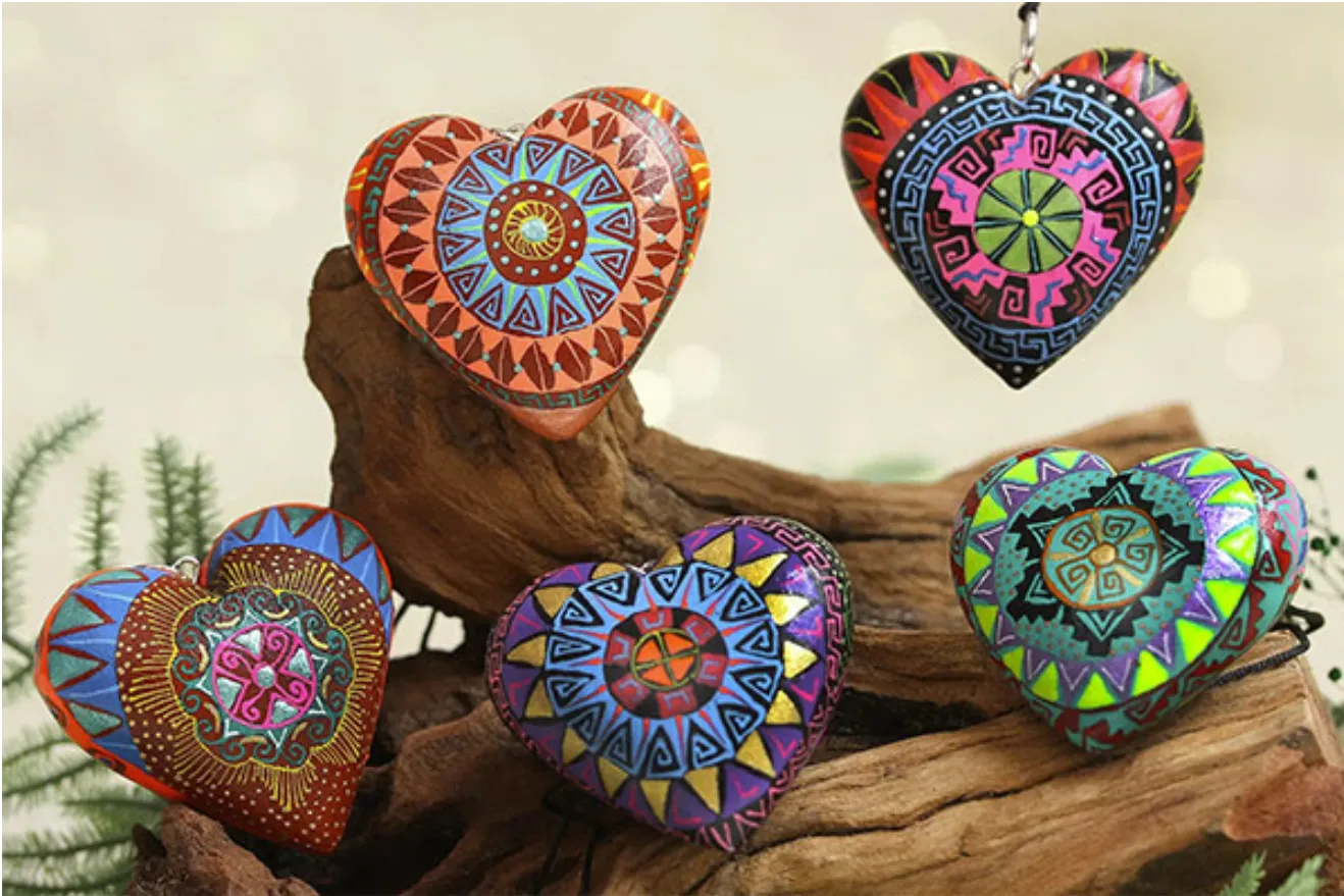 How one Mexican ornament maker spreads love during the holidays. - NOVICA Blog