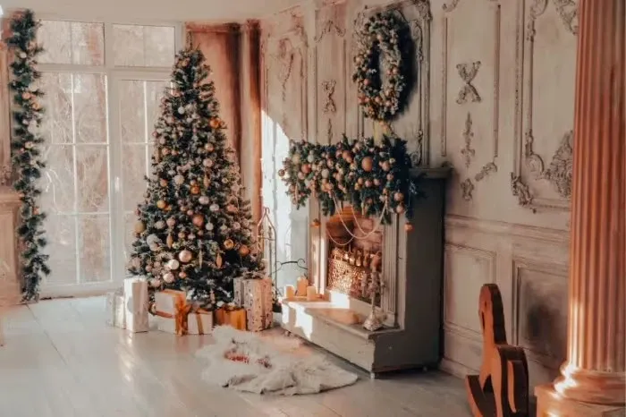 How to Choose and Arrange Christmas Tree Ornaments - The Christmas Loft