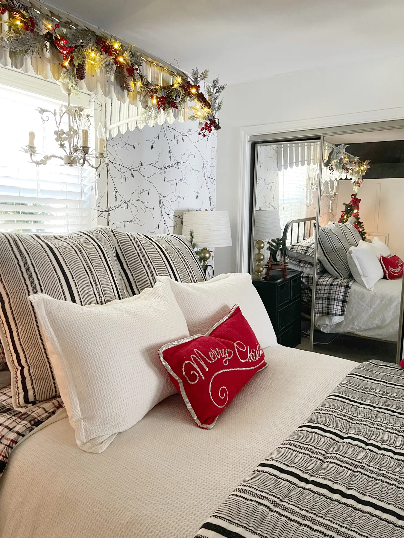 How To Create A Festive And Cozy Christmas Bedroom/Guestroom * Hip & Humble Style