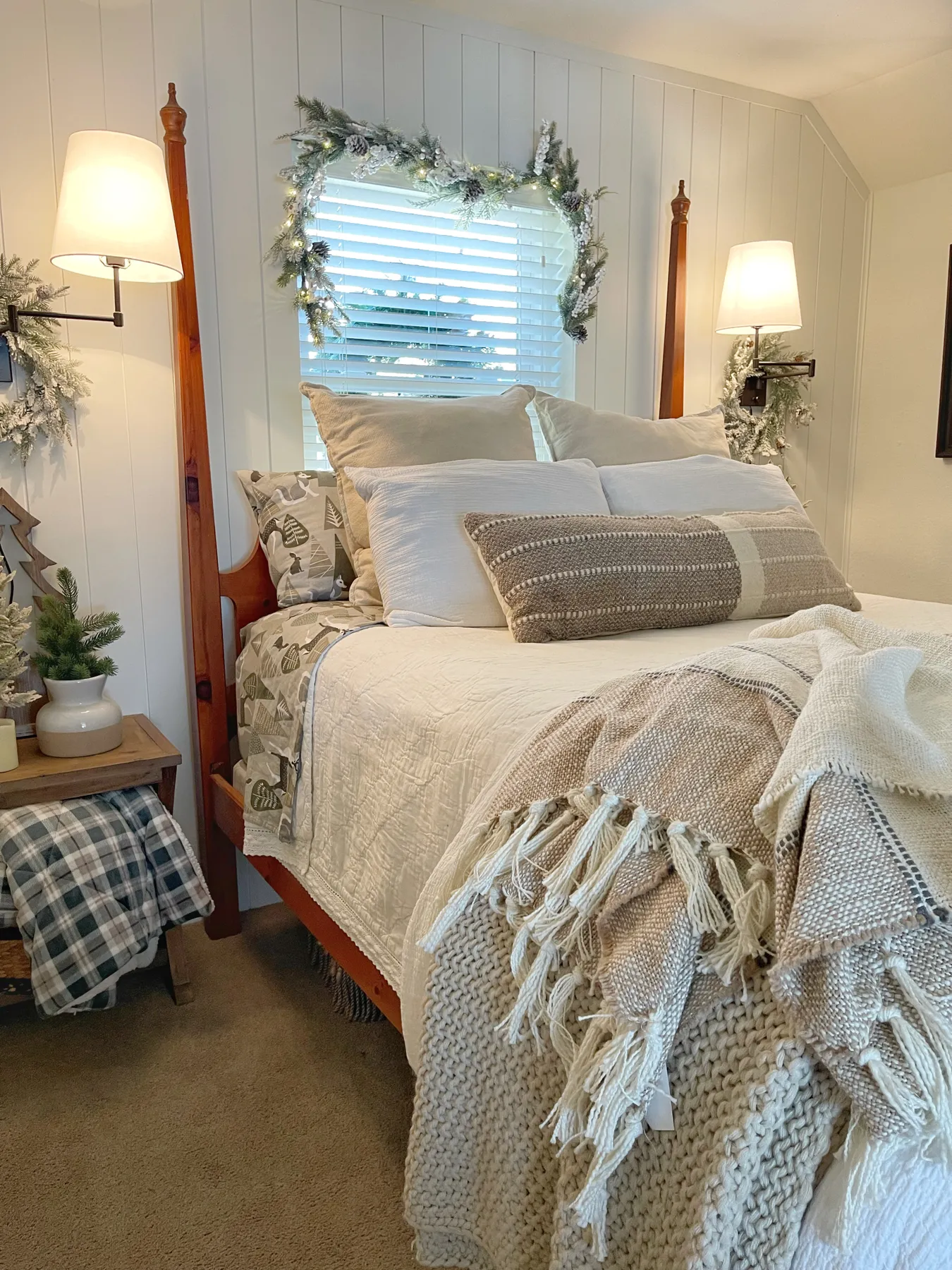 How To Create A Festive And Cozy Christmas Bedroom/Guestroom * Hip & Humble Style