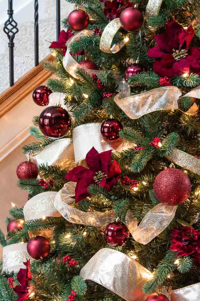 How to Decorate a Christmas Tree Like a Designer - The Lived-in Look