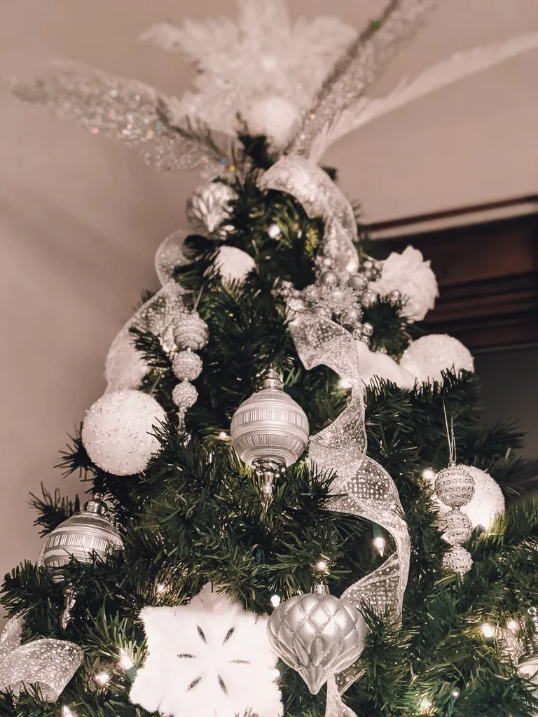 How to Decorate a Christmas Tree Like a Pro - Anchored In Elegance