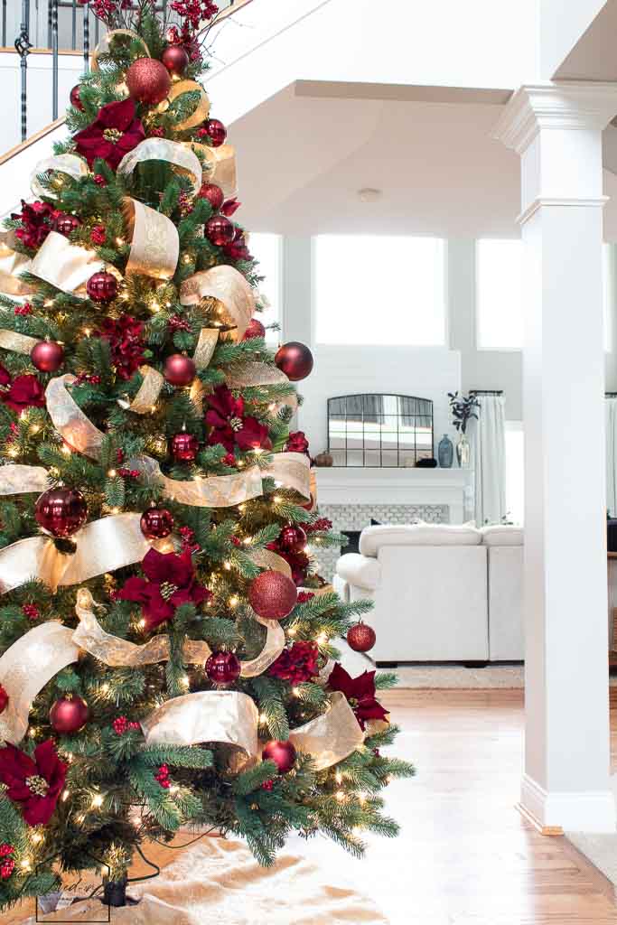 How to Decorate a Christmas Tree Like a Designer - The Lived-in Look