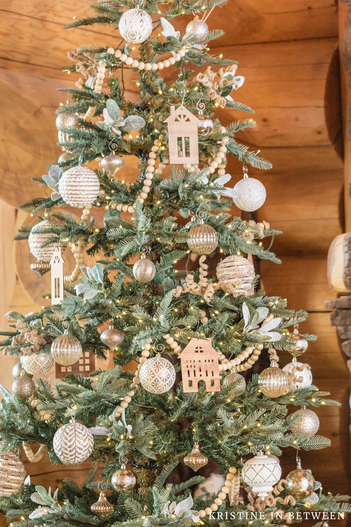 How to Decorate an Elegant White and Gold Christmas Tree Christmas Tree  Decor
