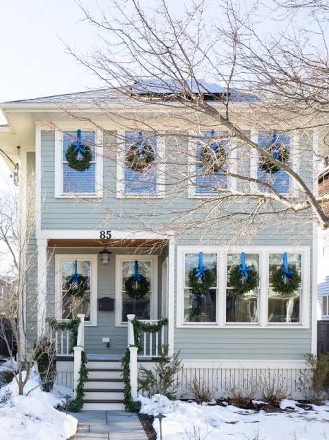 How to Give Your Home Christmas Curb Appeal | HGTV